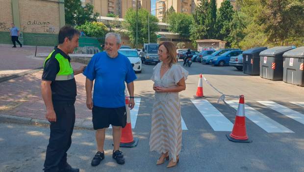<i>Pintado de paso de peatones en El Valle. / Ayuntamiento de Jaén. </i>