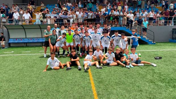 <i>Formación del Carolinense en el partido disputado en Peligros (Granada) el pasado domingo. / Carolinense.</i>