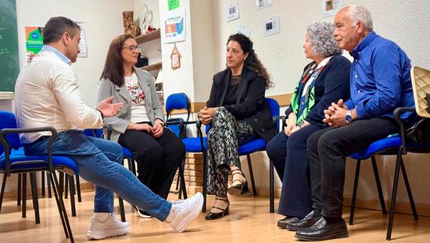 <i>Ana Mata se reúne con la asociación. / Junta de Andalucía.</i>