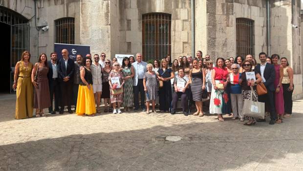 <i>Foto de familia tras la presentación de “Recuerdos de vida”. / Juanfran Paredes / Diario JAÉN.</i>