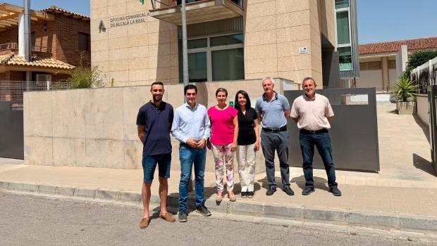 <i>Soledad Aranda, acompañada de Marino Aguilera, Sebastian Álamo y Carmen Fontacaba visita las instalaciones. / Junta de Andalucía.</i>
