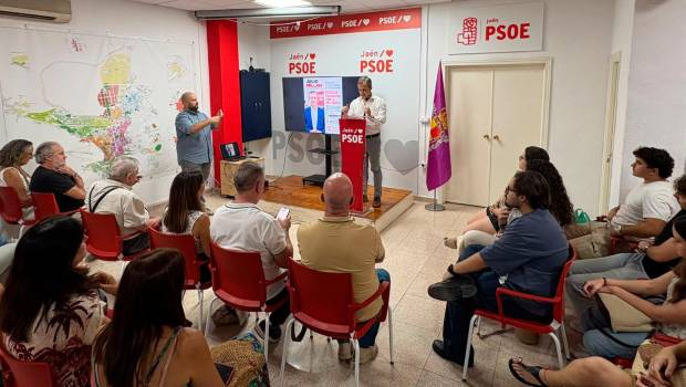 <i>Julio Millán celebra un encuentro con la militancia. / Elisabeth Ruiz Martínez / Diario JAÉN.</i>