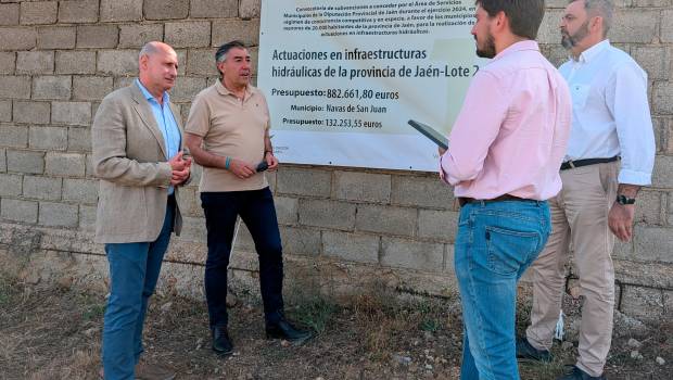 <i>Visita de José Luis Hidalgo a las infraestructuras hidráulicas en las Navas de San Juan. / Diputación de Jaén. </i>