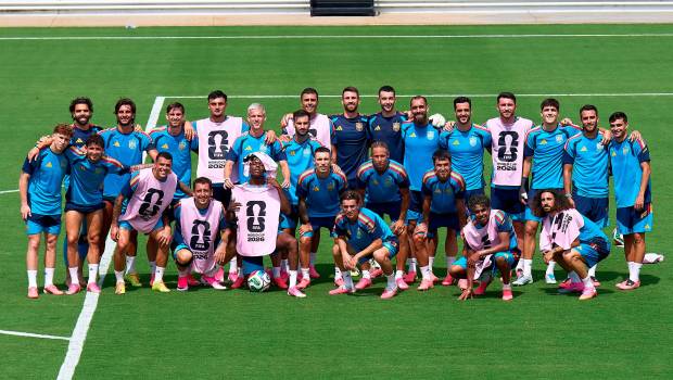 <i>Jugadores de la Selección Española de Fútbol, en uno de los entrenamientos de estos días. / Real Federación Española de Fútbol. </i>