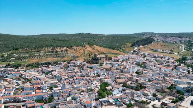<i>El municipio jiennense de Canena desde el aire. </i>
