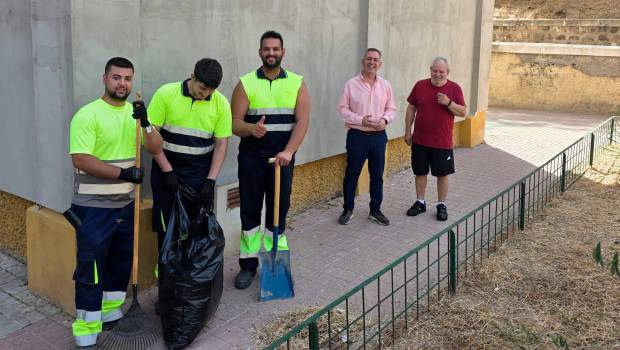 <i>Visita a las obras de emergencia que se están llevando a cabo en la sede de la asociación de vecinos La Unión. / Ayuntamiento de Jaén. </i>