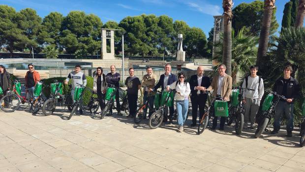 <i>Acto de entrega de los 25 bicicletas. / UJA.</i>