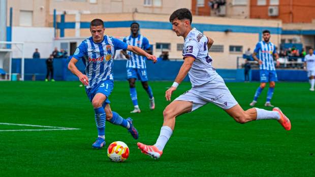 <i>El aún jugador del Real Jaén David Serrano en un imagen de archivo de un partido de Liga ante el Águilas. / Miranda López / Real Jaén CF.</i>