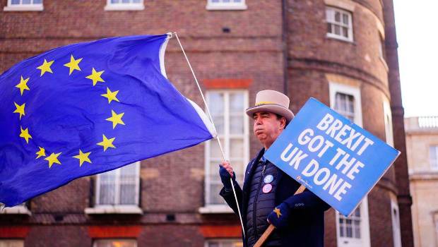 <i>Imagen de archvo de un manifestante contra el Brexit en Reino Unido.</i>