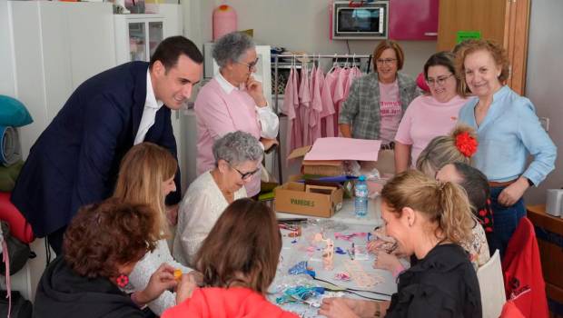 <i>Visita de Juan Latorre a Ajicam. / Diputación de Jaén. </i>