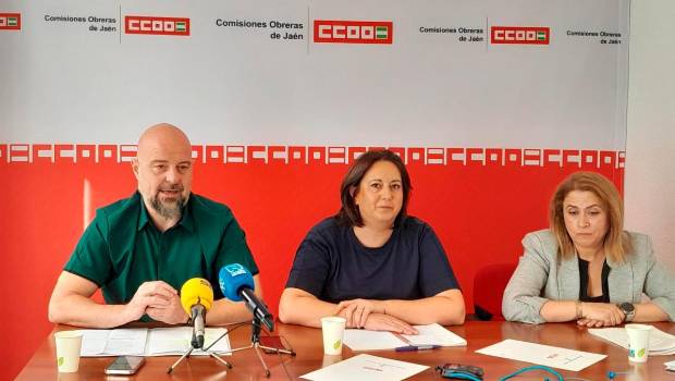 <i>Joaquín Armenteros, Silvia de la Torre y Trinidad Gallardo durante la rueda de prensa. / CC OO.</i>