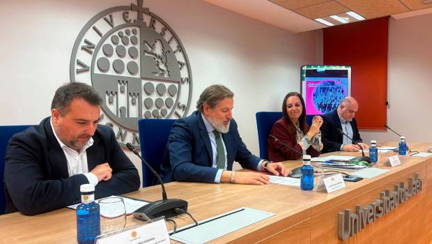 <i>Cristóbal López, Luis Jesús García-Lomas, Marta Torres y José Manuel Hernández durante la presentación. / UJA.</i>