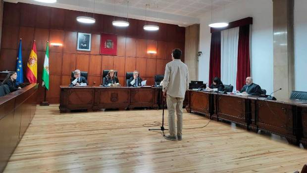 <i>El acusado de violar a una joven ebria durante el juicio celebrado en la Audiencia de Jaén. / Europa Press.</i>
