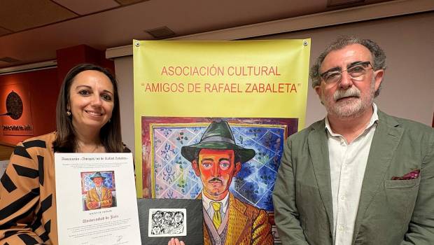 <i>Marta Torres recoge el reconocimiento en nombre de Nicolás Ruiz. / UJA.</i>