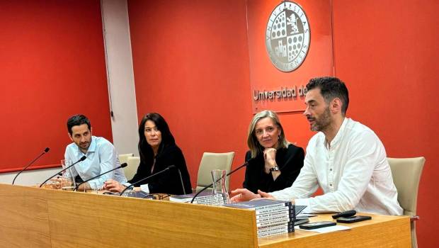 <i>La iniciativa arranca con la presentación del libro “Comunicades de impacto”, de los alumni Rubén Mancera y Juan Parodi. / UJA.</i>