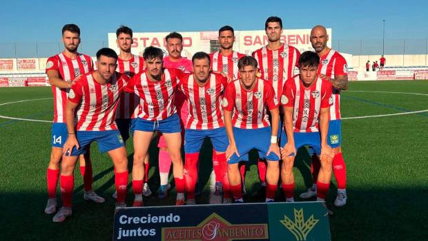 <i>Once inicial del Atlético Porcuna contra el Recreativo Granada.</i>