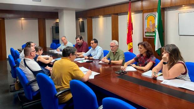 <i>Reunión con Fampa Los Olivos. / Junta de Andalucía.</i>