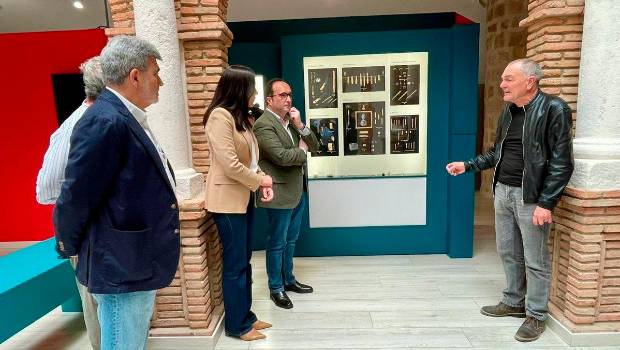 <i>Visita a las exposiciones del Museo Arqueológico de Linares. / Junta de Andalucía.</i>