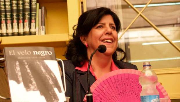 <i>Comenzó su trayectoria con “El Velo Negro”, siguió “El baile de las amapolas”, “Las costuras del alma” y “Las hojas de mi otoño”. </i>