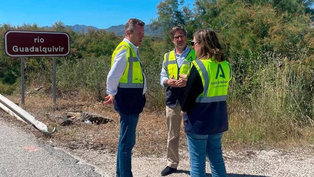 <i>Miguel Contreras en una visita a las obras de la carretera A-401. / Junta de Andalucía.</i>