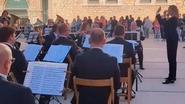 <i>Un instante de la inauguración de la Noche en Blanco por parte de la Banda Municipal de Jaén. / Ayuntamiento de Jaén</i>