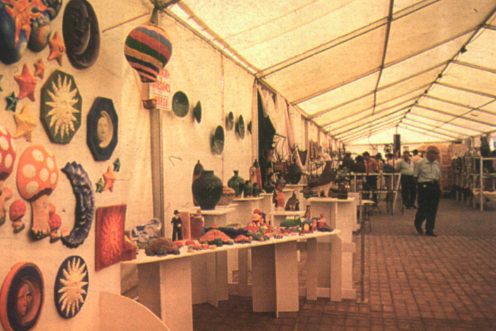 <i>Feria de artesanos en el Portillo de San Jerónimo. / Archivo Histórico de Diario JAÉN.</i>