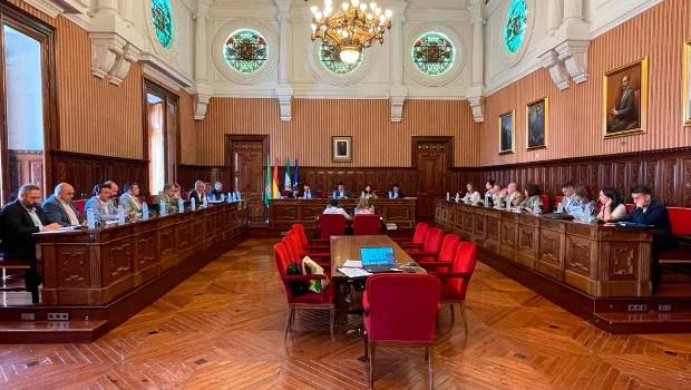 <i>Pleno ordinario de mayo en la Diputación de Jaén. / Diputación de Jaén.</i>