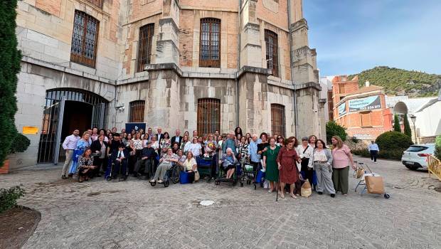 <i>Homenaje de Clece a personas centenarias, trabajadores y familiares. / Diputación de Jaén.</i>