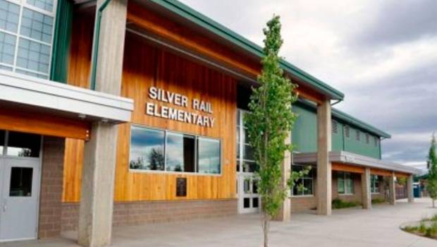 <i>Fachada de la escuela primaria de Silver Rail, en la ciudad de Bend, Oregón. Archivo.</i>