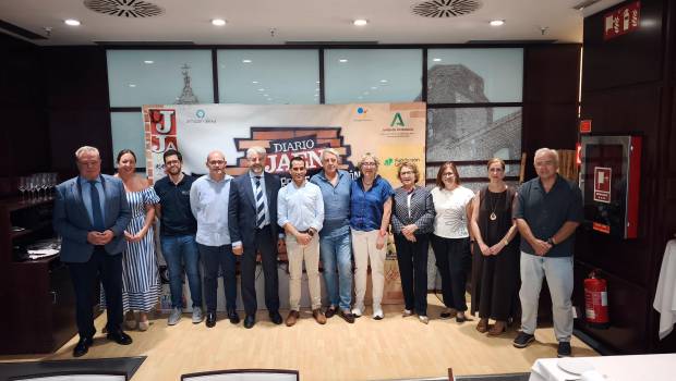 <i>Miguel Sáinz, Ana María Gómez, José Lorente, José Carlos León, Juan Espejo, Francisco José Solano, Juan José Díaz, Carmen Jiménez, Carmen Espín, Carmen Jiménez, Manuela Rosa y Miguel Ortega. / Agustín Muñoz / Diario JAÉN.</i>