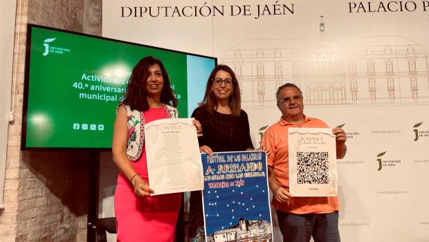<i>Laura Nieto, África Colomo y Juan Manuel Amate, con el cartel de esta actividad y algunos de los romances que se leerán en Valdepeñas de Jaén. / Diputacón de Jaén.</i>