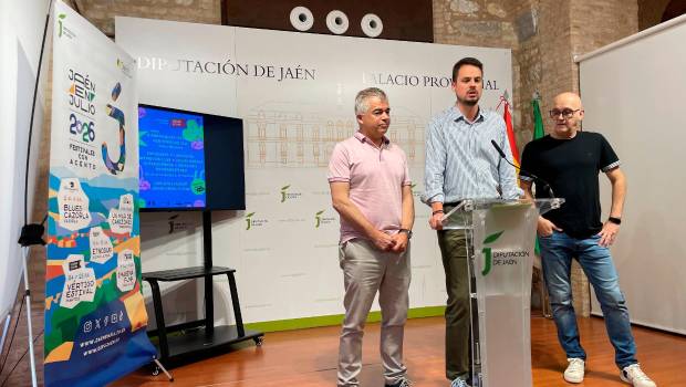 <i>Emilio Torres, Francisco Javier Lozano y José Molina durante la presentación. / Diputación de Jaén.</i>