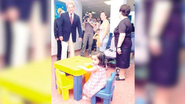 <i>Francisco Vallejo visita las instalaciones del entonces nuevo centro de salud. / Agustín Muñoz / Diario JAÉN</i>