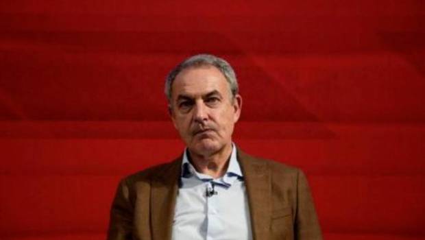 <i>El expresidente del Gobierno José Luis Rodríguez Zapatero, durante el 15º Congreso del PSPV, en el Palacio de Congresos de Valencia, a 31 de enero de 2025. / Eduardo Manzana / Europa Press.</i>