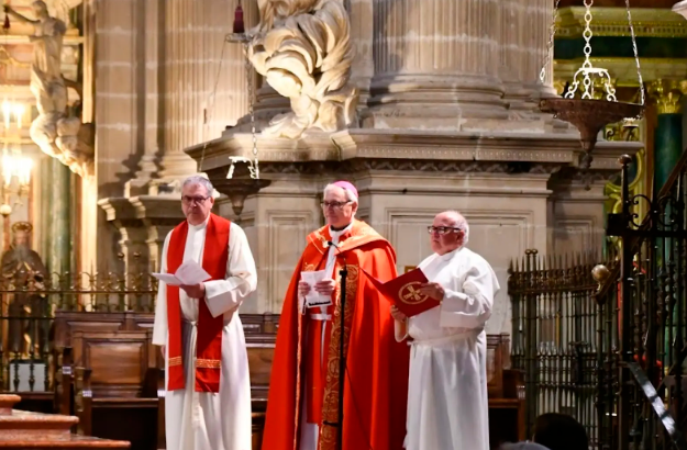 <i>El obispo de Jaén, Sebastián Chico, en la vigilia celebrada el 23 de mayo. / Diócesis de Jaén.</i>