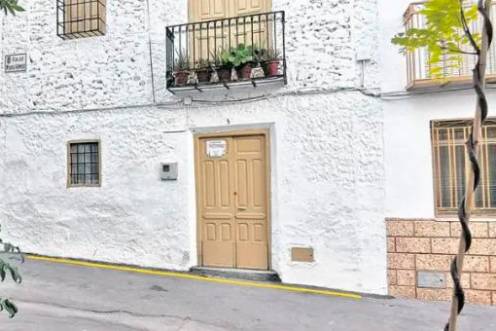 <i>Vivienda en la que residieron María Gámez y Juan Pereira, ahora en manos de sus nietos. / Jason Moyano / Diario JAÉN.</i>