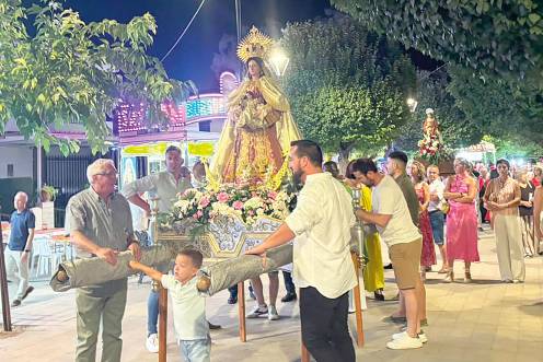 <i>Delante la Virgen del Valle del Aguascebas y San Vicente Mártir en procesión. / Isabel Aranda / Diario JAÉN. </i>