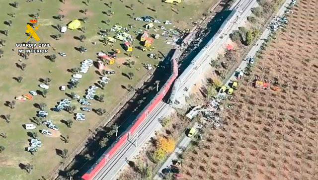 Así han quedado el Iryo y el AVE tras el choque en Urda: El accidente de Toledo en imágenes