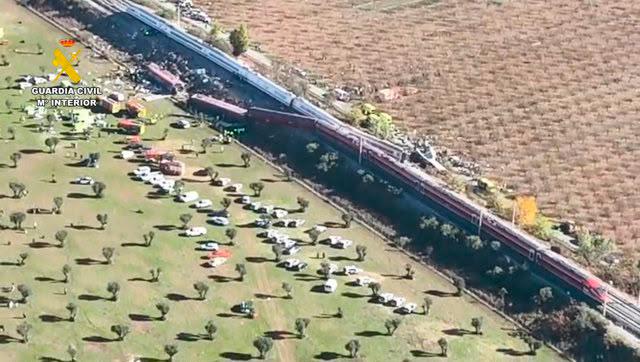 Así han quedado el Iryo y el AVE tras el choque en Urda: El accidente de Toledo en imágenes