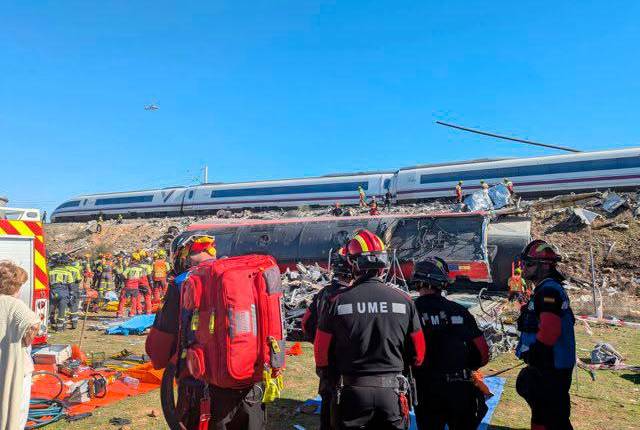 Así han quedado el Iryo y el AVE tras el choque en Urda: El accidente de Toledo en imágenes