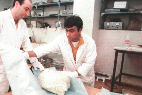 <i>Momento en que las piezas eran embaladas para partir hacia la exposición de Atenas. / Archivo Histórico de Diario JAÉN.</i>