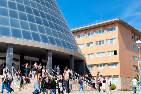 <i>Alumnado en el Campus de Las Lagunillas. Archivo. / UJA.</i>