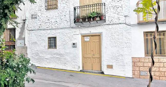 <i>Vivienda en la que residieron María Gámez y Juan Pereira, ahora en manos de sus nietos. / Jason Moyano / Diario JAÉN.</i>