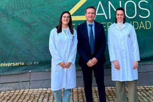 <i>El responsable del proyecto, Ruperto Bermejo (c), junto a las investigadoras María del Carmen Murillo y María del Carmen Hurtado. / UJA.</i>
