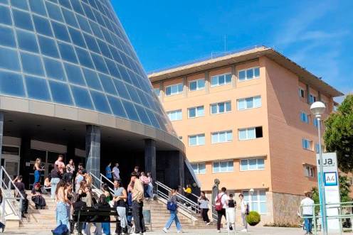 <i>Alumnado en la UJA. / Universidad de Jaén.</i>