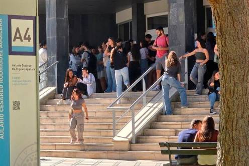 <i>Estudiantes en el Campus de Las Lagunillas. / UJA. </i>
