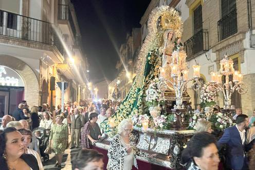 <i>Imagen del multitudinario cortejo de la Virgen de las Batallas. / F. J. Marín / Diario JAÉN.</i>