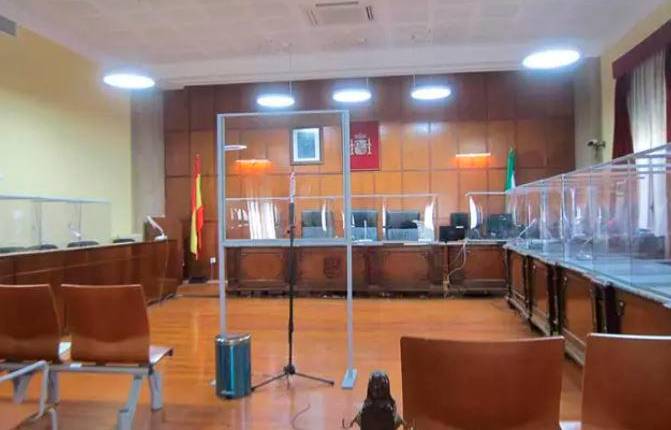 <i>Sala de vistas de la Audiencia de Jaén donde se celebró el juicio.</i>