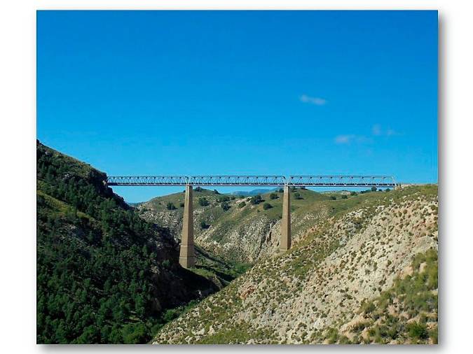 <i>Vista general “aguas abajo” del viaducto del arroyo Salado. </i>