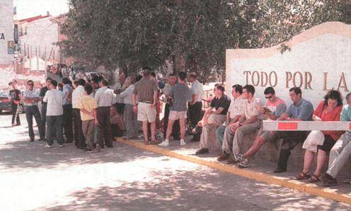 <i>Aspirantes para las plazas de la Guardia Civil. / Archivo histórico Diario JAÉN. </i>